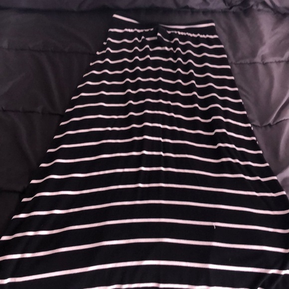 Cherokee long skirt - Picture 3 of 3